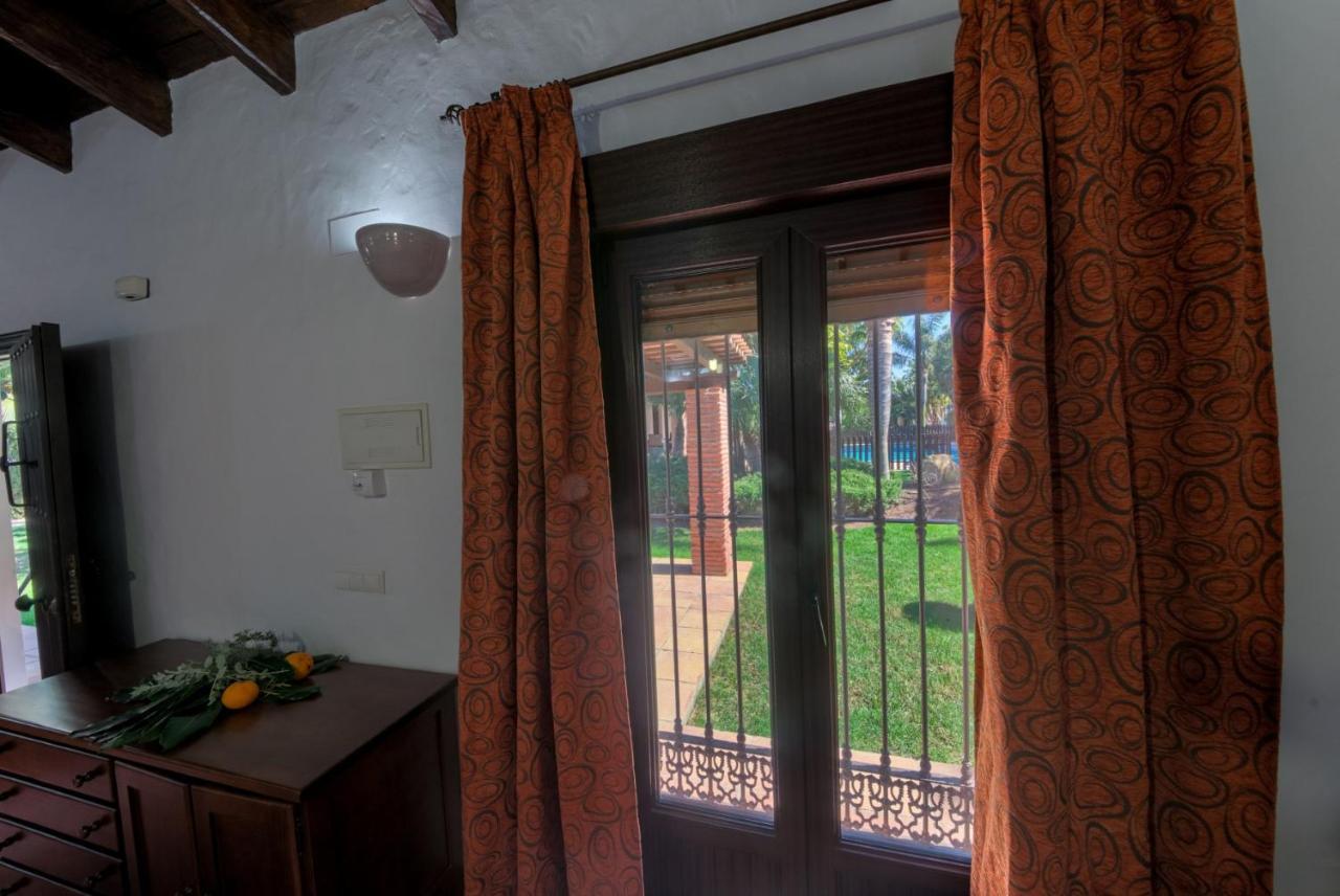 Hacienda Roche Viejo Villa โกนิล เด ลาฟรอนเตรา ภายนอก รูปภาพ