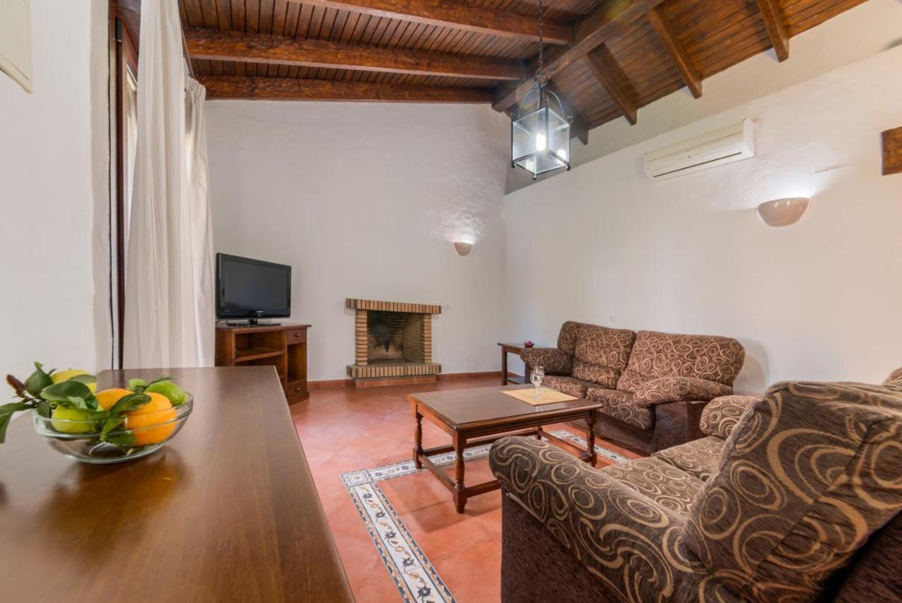Hacienda Roche Viejo Villa โกนิล เด ลาฟรอนเตรา ภายนอก รูปภาพ